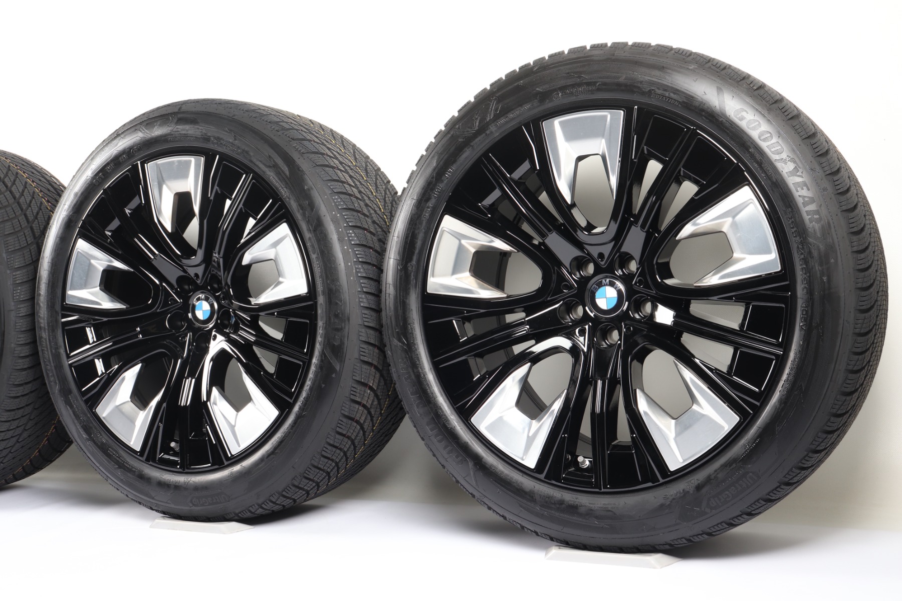 BMW Sommerkompletträder 7er G70 i7 G70 X3 G45 20 Zoll Styling 906 Aerodynamik Pirelli P Zero