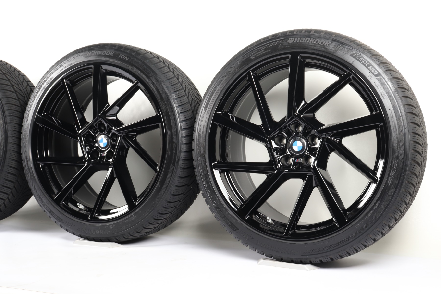 BMW Winterkompletträder iX3 NA5 iX4 NA7 21 Zoll Styling 1050 M Sternspeiche Pirelli P Zero Winter