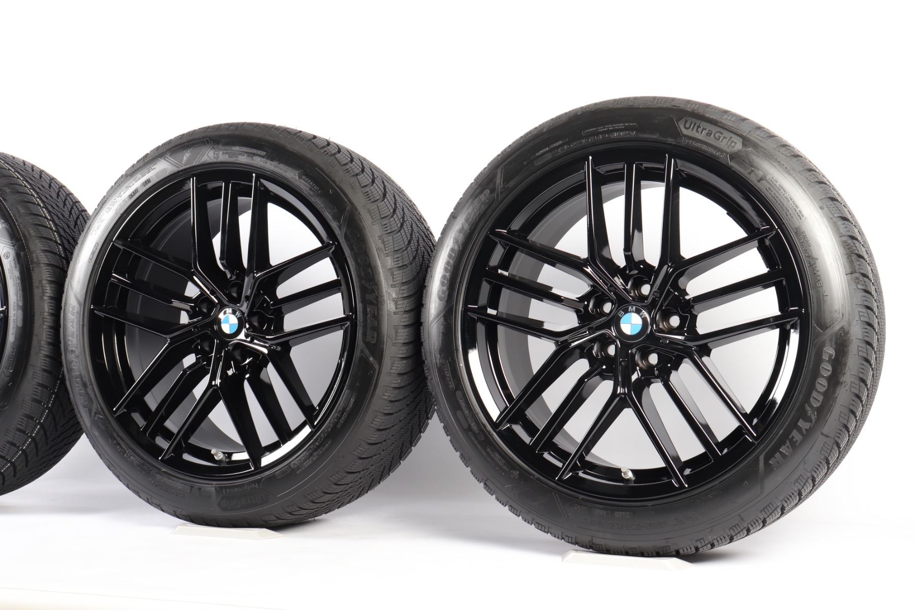 BMW Winterkompletträder 5er G60 G61 i5 G60 19 Zoll Styling 933 Dreifachspeiche Goodyear Ultragrip Performance 3