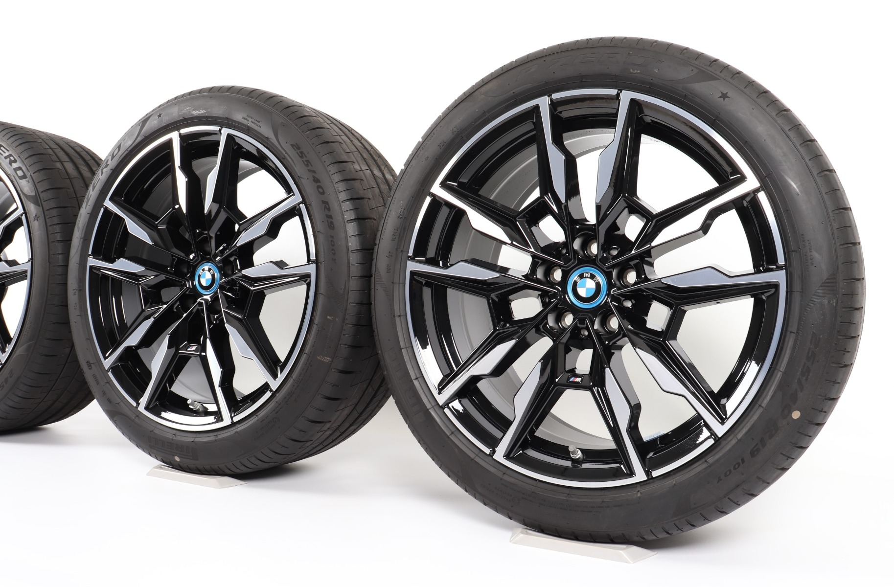 BMW Sommerkompletträder 4er G26 i4 G26 19 Zoll Styling 861 M Doppelspeiche Pirelli P Zero