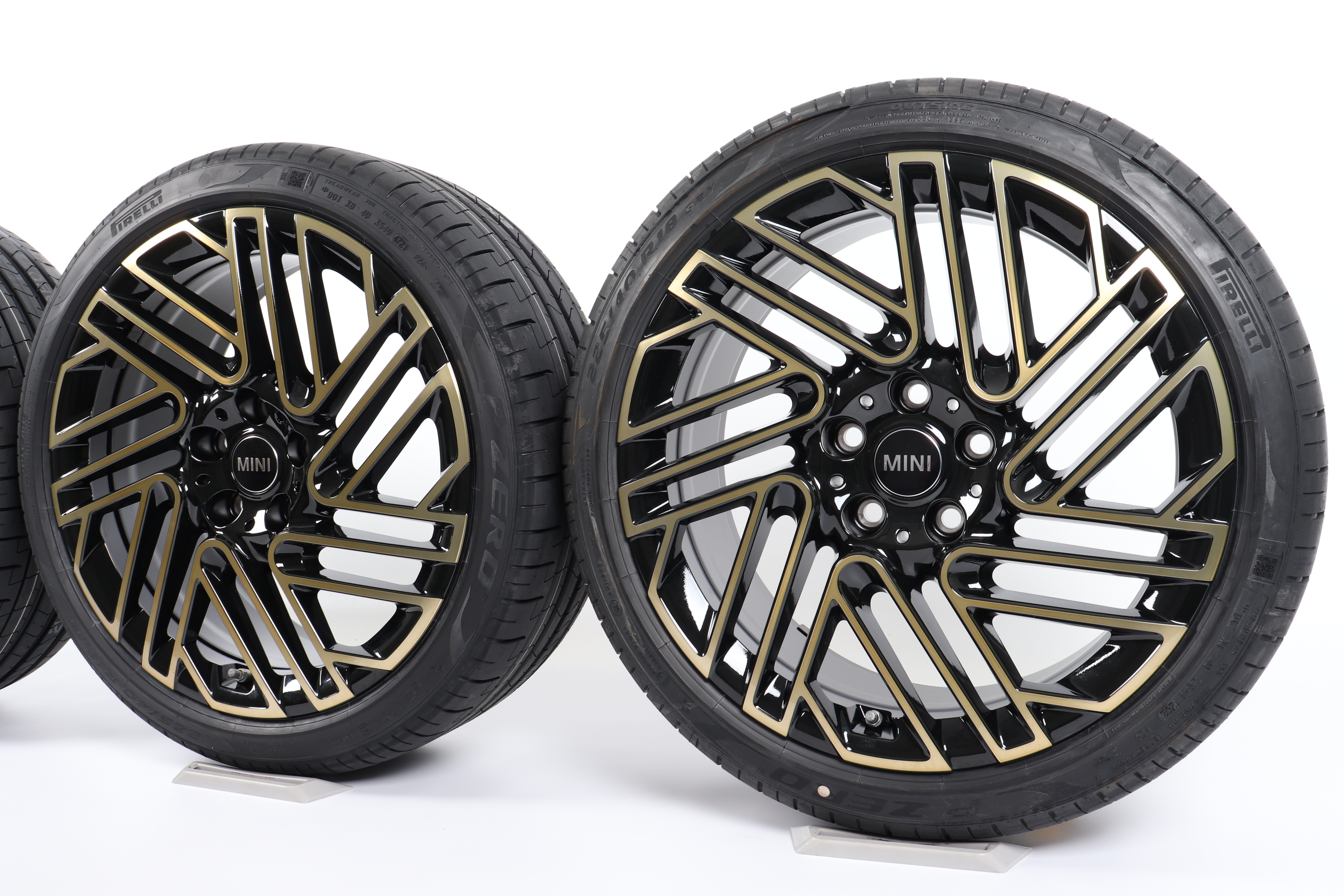 MINI Winterkompletträder F54 Clubman 18 Zoll Styling Untold Spoke 665 Hankook Winter i*cept evo3