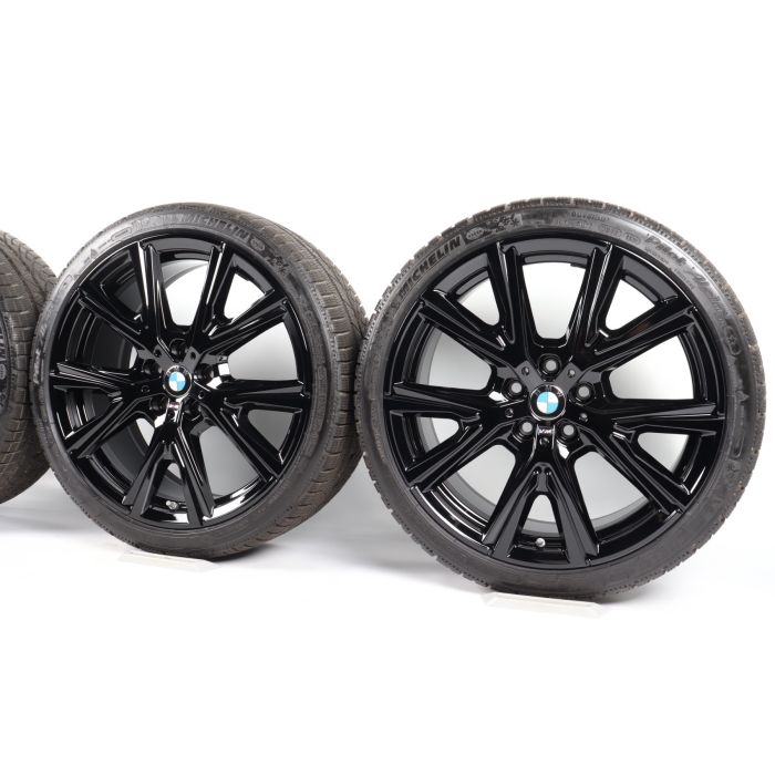 BMW Velgen met Winterbanden 1 Serie F40 2 Serie F44 19 Inch Styling 557 M V-Speiche main product photo