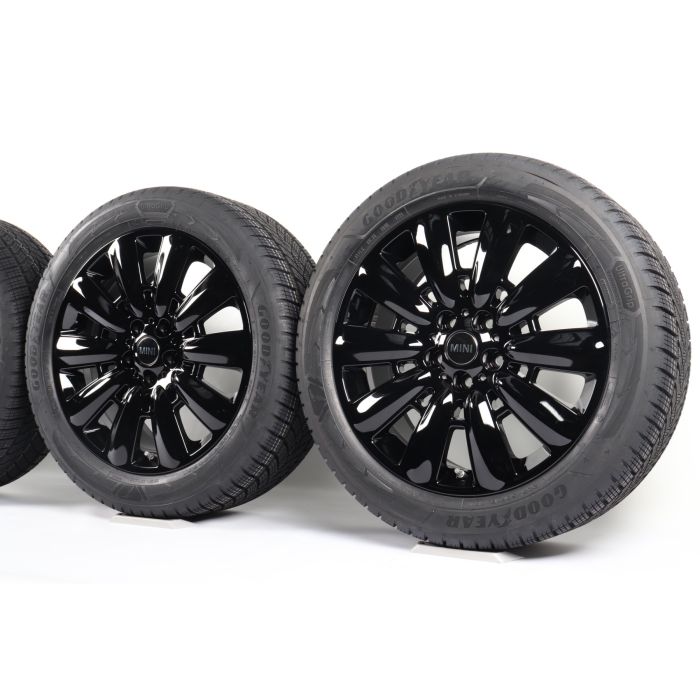 MINI Velgen met Winterbanden F60 Countryman 18 Inch Styling Pin Spoke 533 main product photo