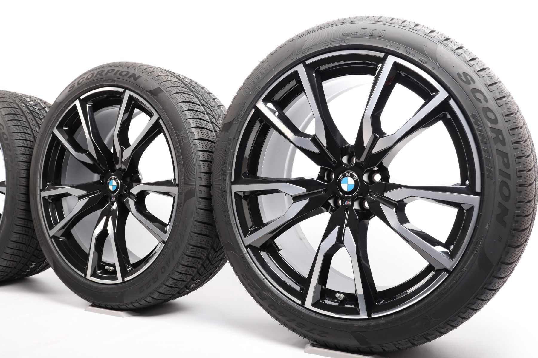 BMW Winterkompletträder X7 G07 22 Zoll Styling 755 V-Speiche