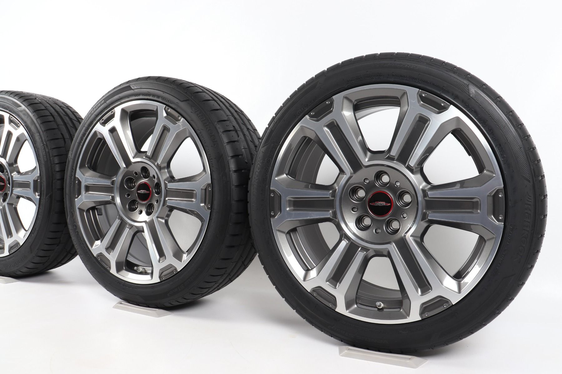 MINI Winterkompletträder F60 Countryman 19 Zoll Styling Turnstile Spoke 558