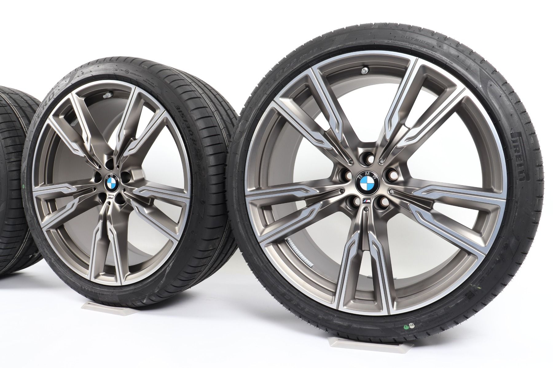 BMW Sommerkompletträder X5 G05 X6 G06 22 Zoll Styling 747 M Doppelspeiche