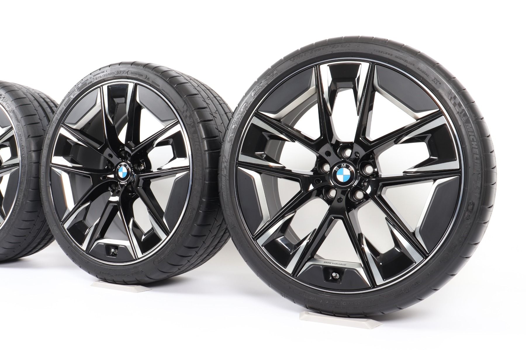 BMW Winterkompletträder 5er G30 G31 20 Zoll Styling 1001i V-Speiche