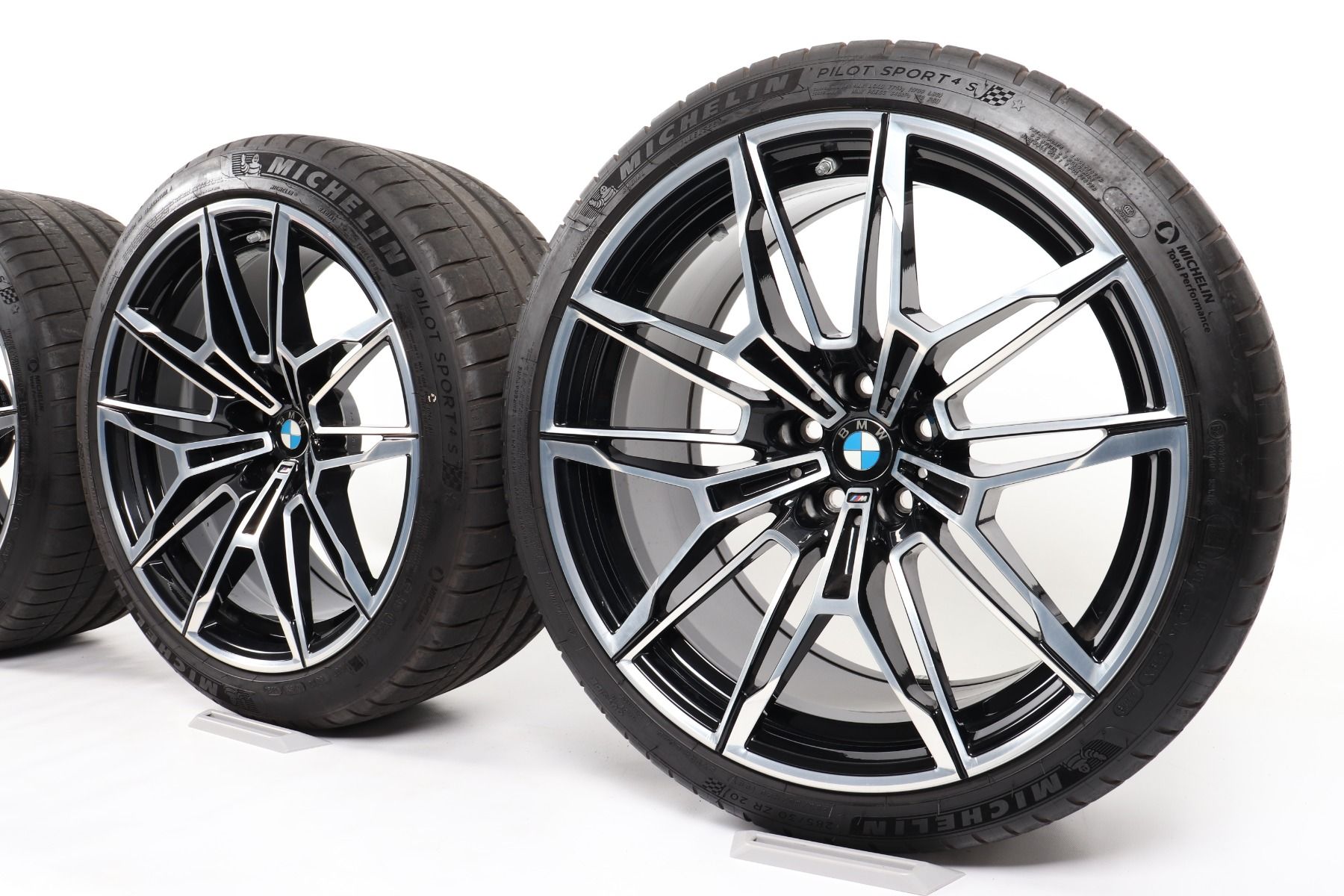 BMW Sommerkompletträder M2 G87 M3 G80 M4 G82 G83 19 Zoll Styling 825 M Doppelspeiche