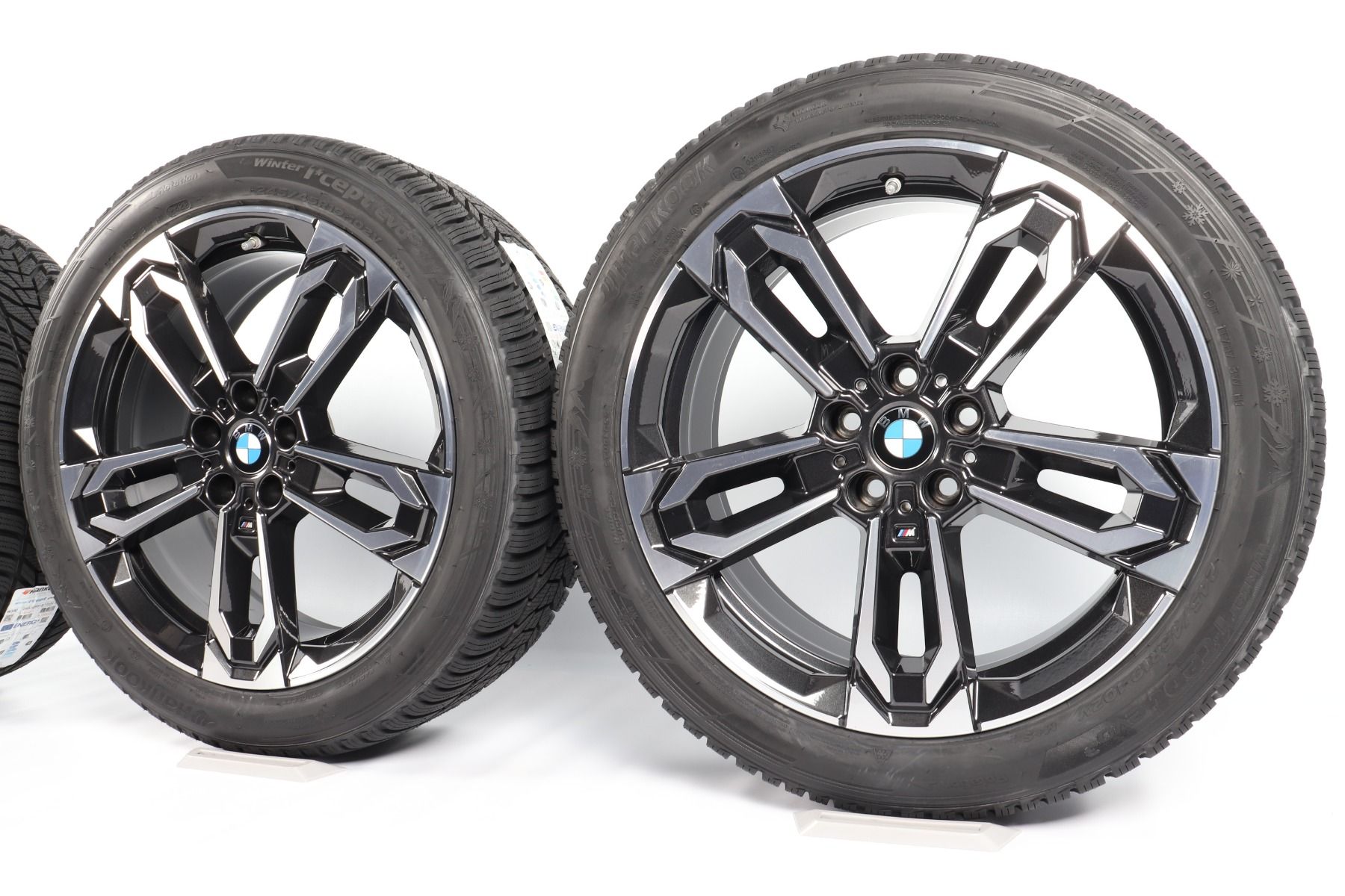 BMW Winterkompletträder X1 U11 iX1 U11 X2 U10 iX2 U10 19 Zoll Styling 871 M Doppelspeiche