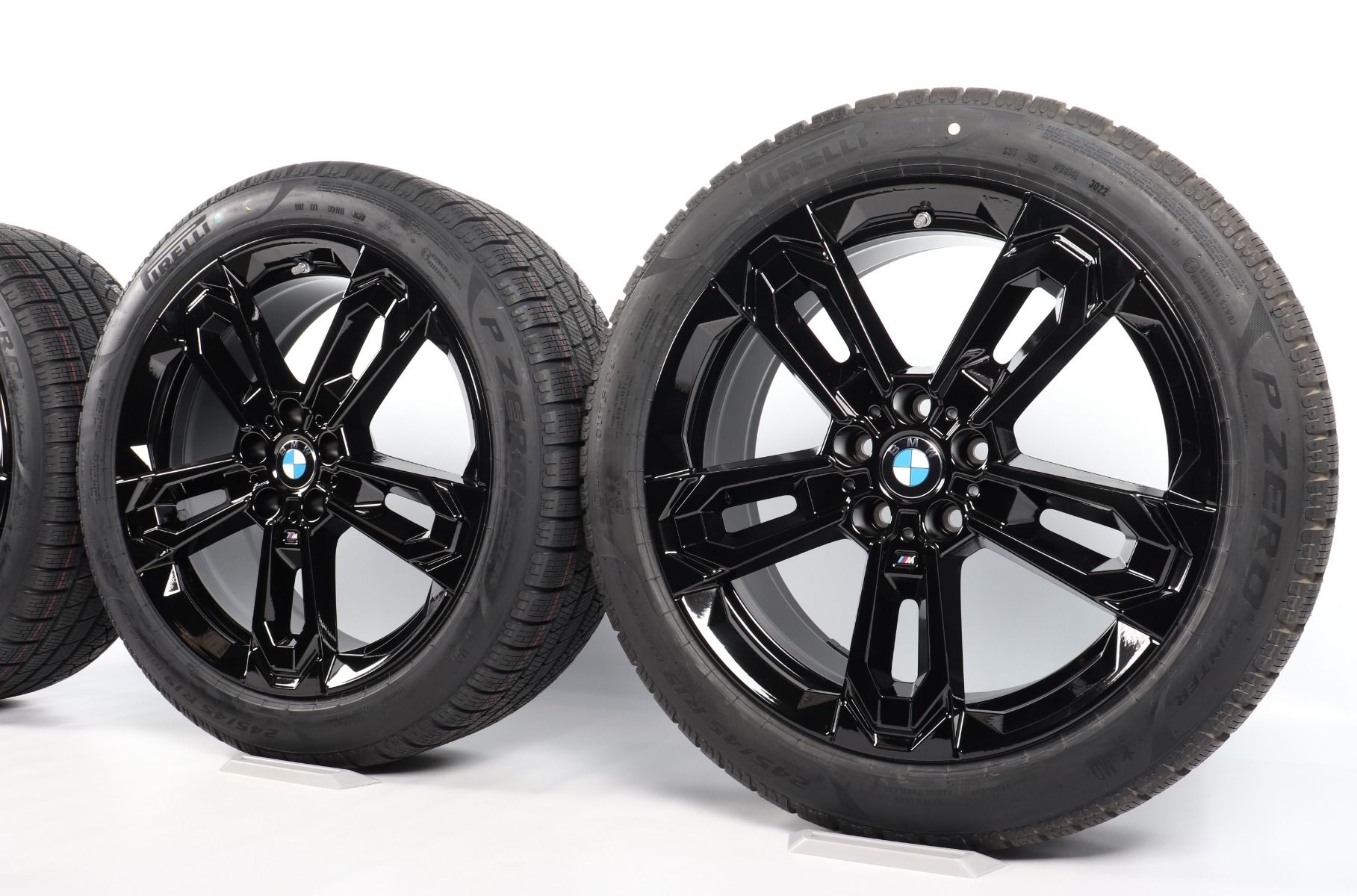 BMW Winterkompletträder X1 U11 iX1 U11 X2 U10 iX2 U10 19 Zoll Styling 871 M Doppelspeiche