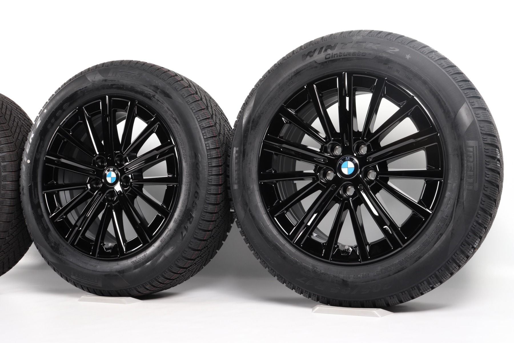 BMW Winterkompletträder X1 U11 iX1 U11 X2 U10 iX2 U10 17 Zoll Styling 833 V-Speiche