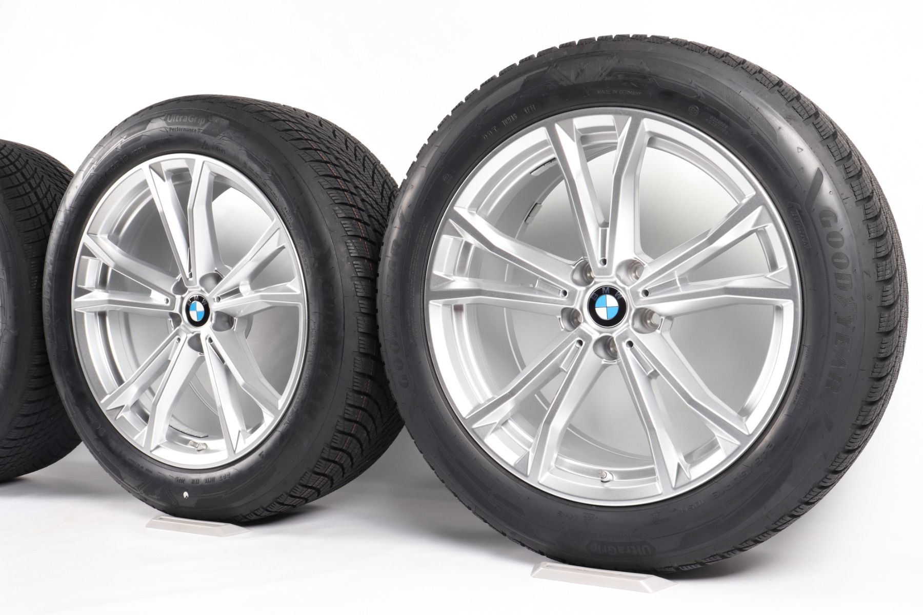 BMW Winterkompletträder 7er G70 i7 G70 X3 G45 19 Zoll Styling 903 Doppelspeiche