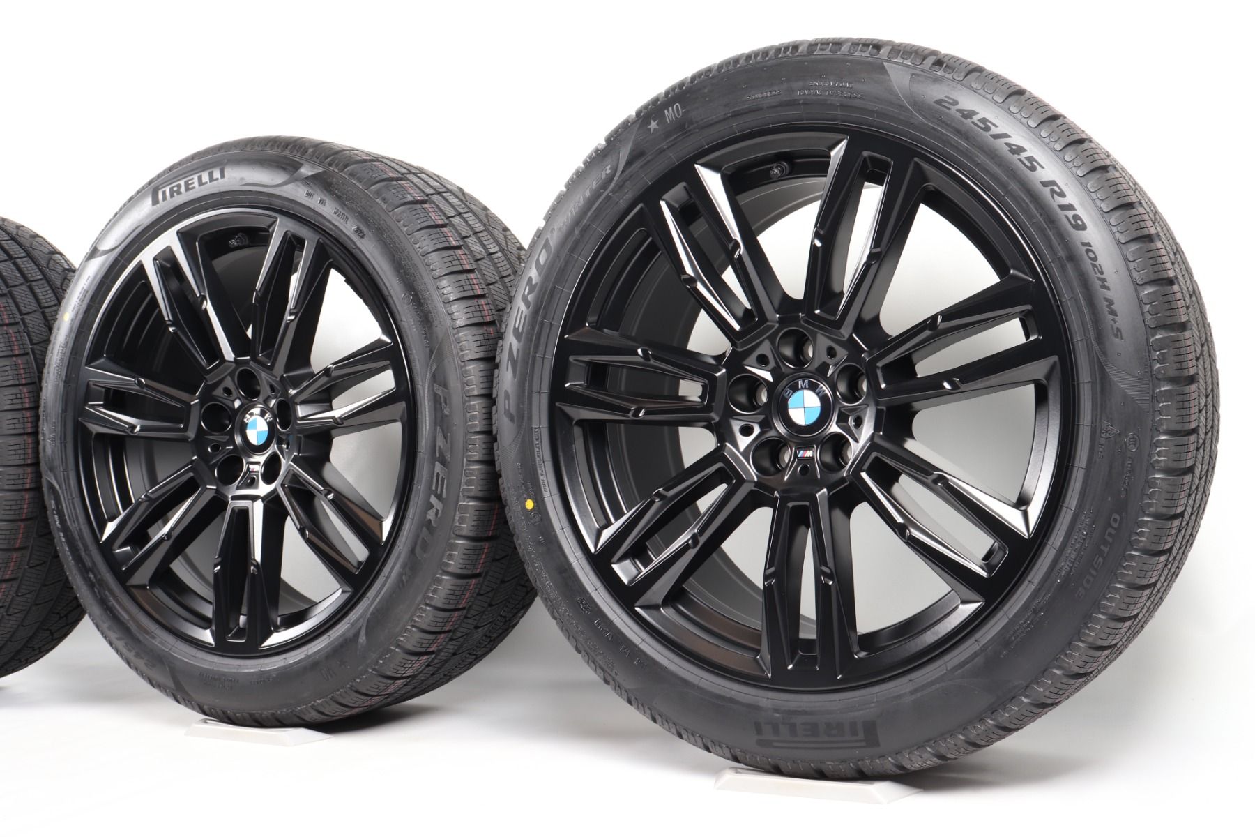 BMW Winterkompletträder 5er G60 G61 i5 G60 19 Zoll Styling 935 M Doppelspeiche