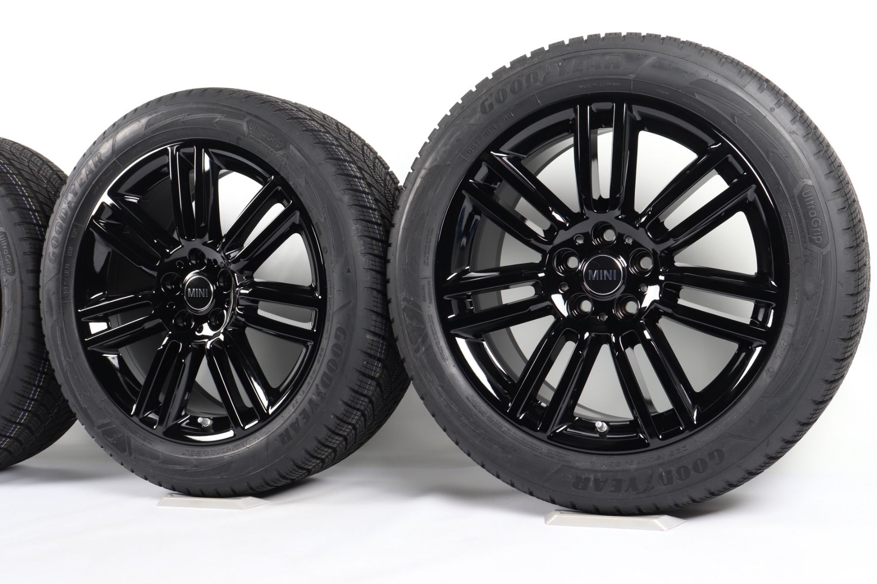 MINI Winterkompletträder F60 Countryman 18 Zoll Styling Pair Spoke 532