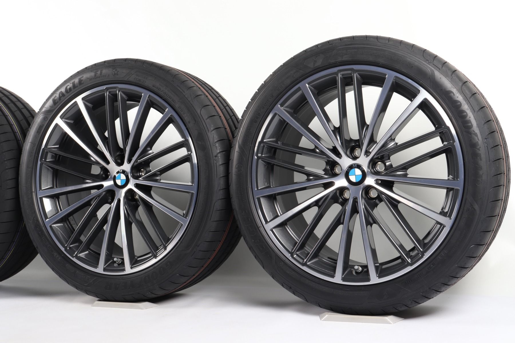 BMW Sommerkompletträder 5er G30 G31 19 Zoll Styling 635 V-Speiche