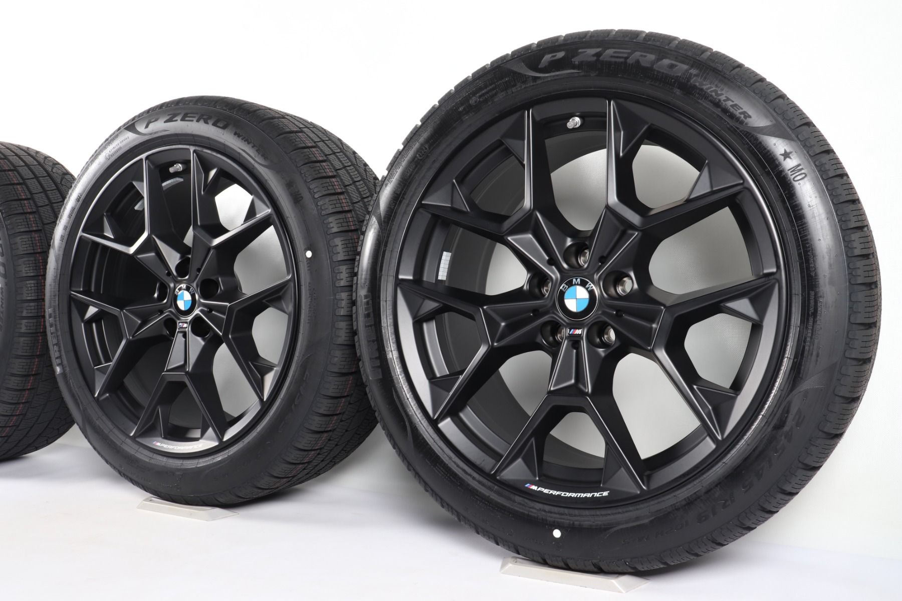 BMW Winterkompletträder 5er G60 G61 i5 G60 19 Zoll Styling 942 M Y-Speiche