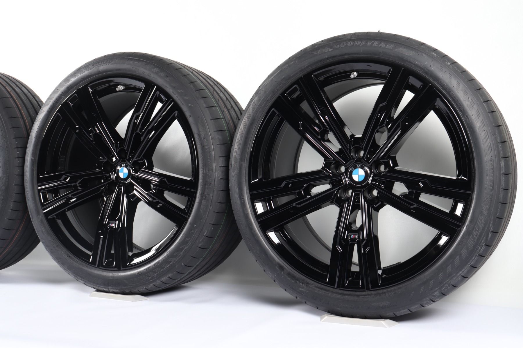 BMW Sommerkompletträder 7er G70 i7 G70 X3 G45 21 Zoll Styling 908 M Doppelspeiche