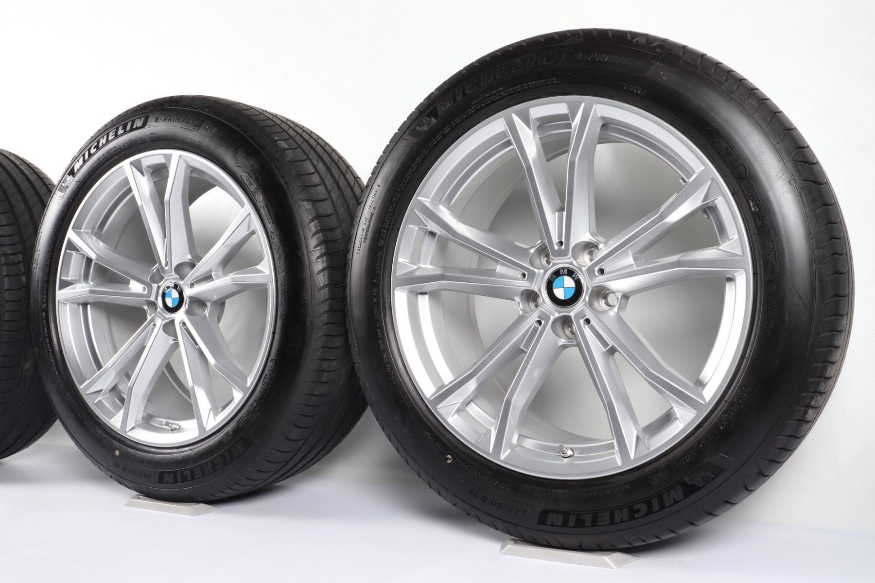 BMW Sommerkompletträder 7er G70 i7 G70 X3 G45 19 Zoll Styling 903 Doppelspeiche