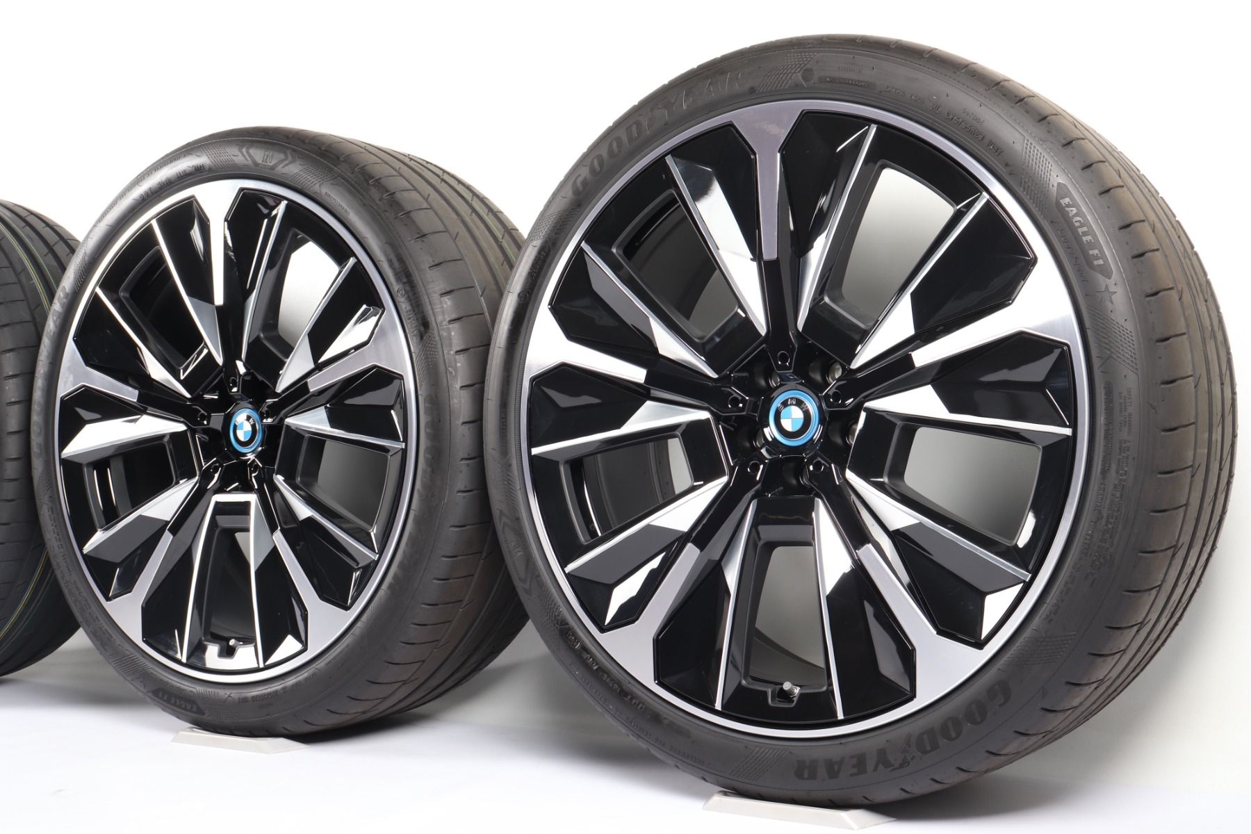 BMW Sommerkompletträder iX i20 23 Zoll Styling 1028i Individual Aerodynamik