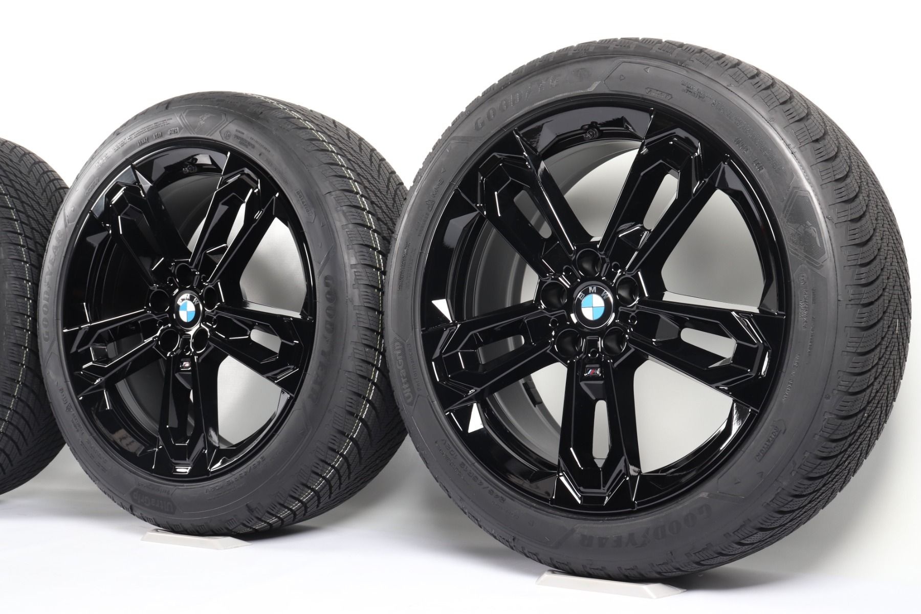 BMW Winterkompletträder X1 U11 iX1 U11 X2 U10 iX2 U10 19 Zoll Styling 871 M Doppelspeiche