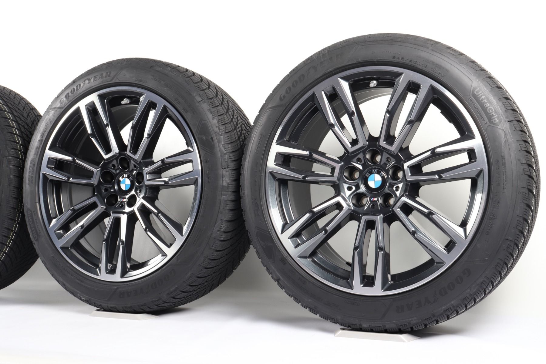 BMW Winterkompletträder 5er G60 G61 i5 G60 19 Zoll Styling 935 M Doppelspeiche
