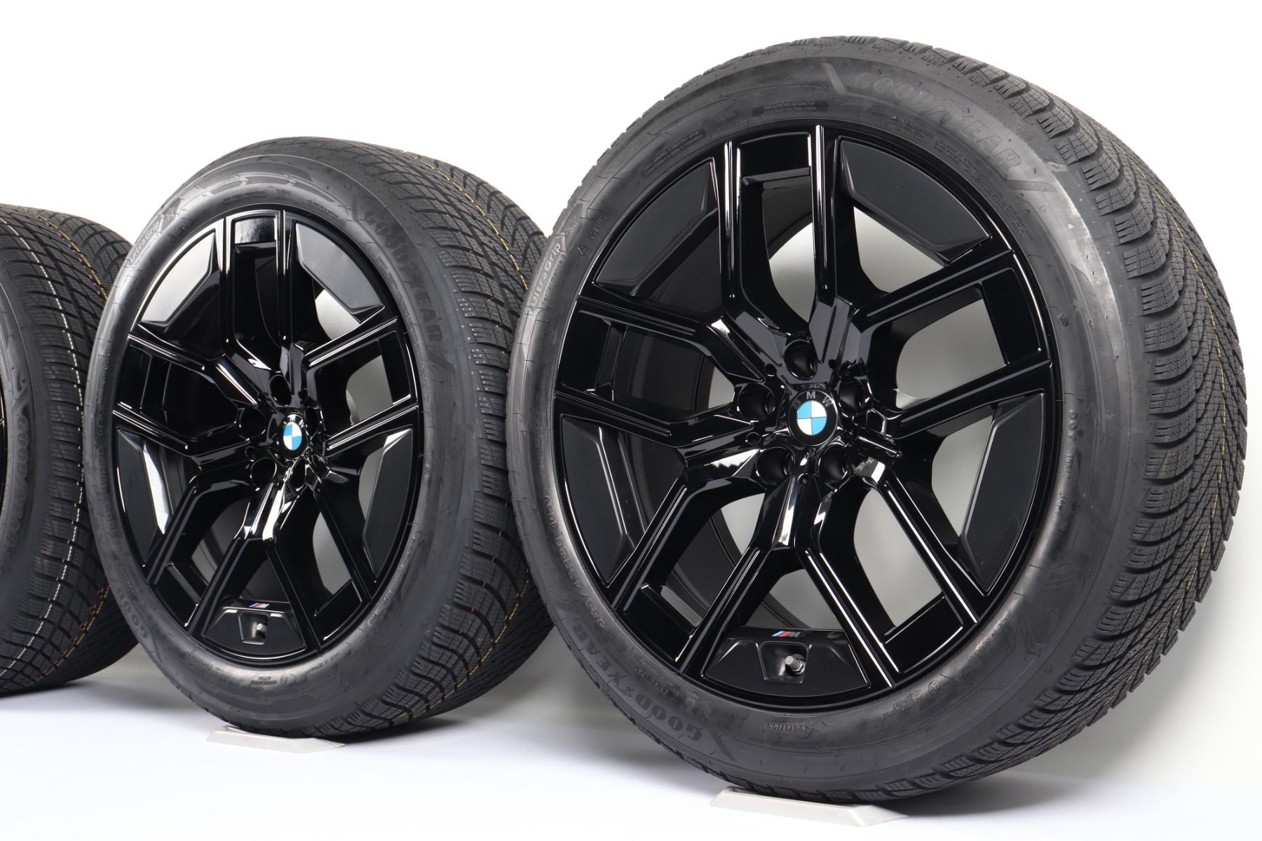 BMW Winterkompletträder 7er G70 i7 G70 X3 G45 20 Zoll Styling 907 M V-Speiche