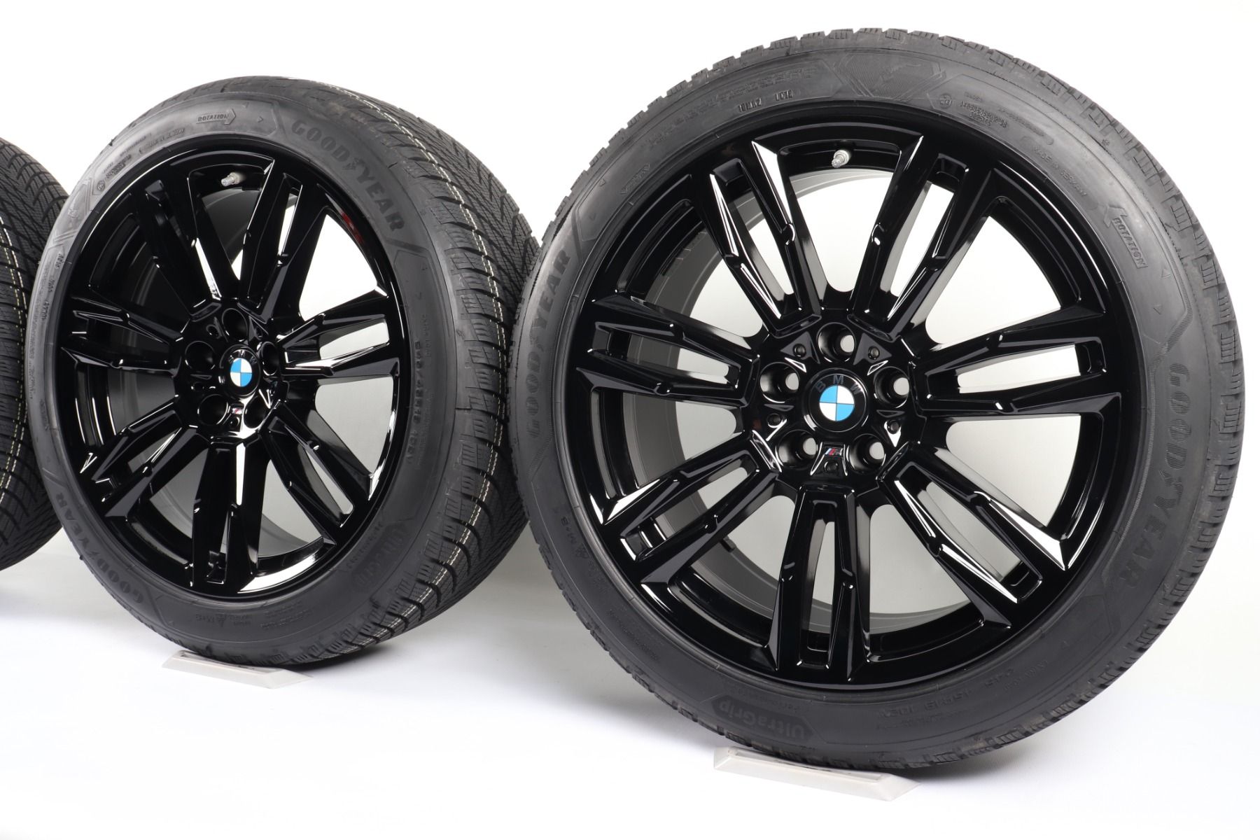 BMW Winterkompletträder 5er G60 G61 i5 G60 19 Zoll Styling 935 M Doppelspeiche