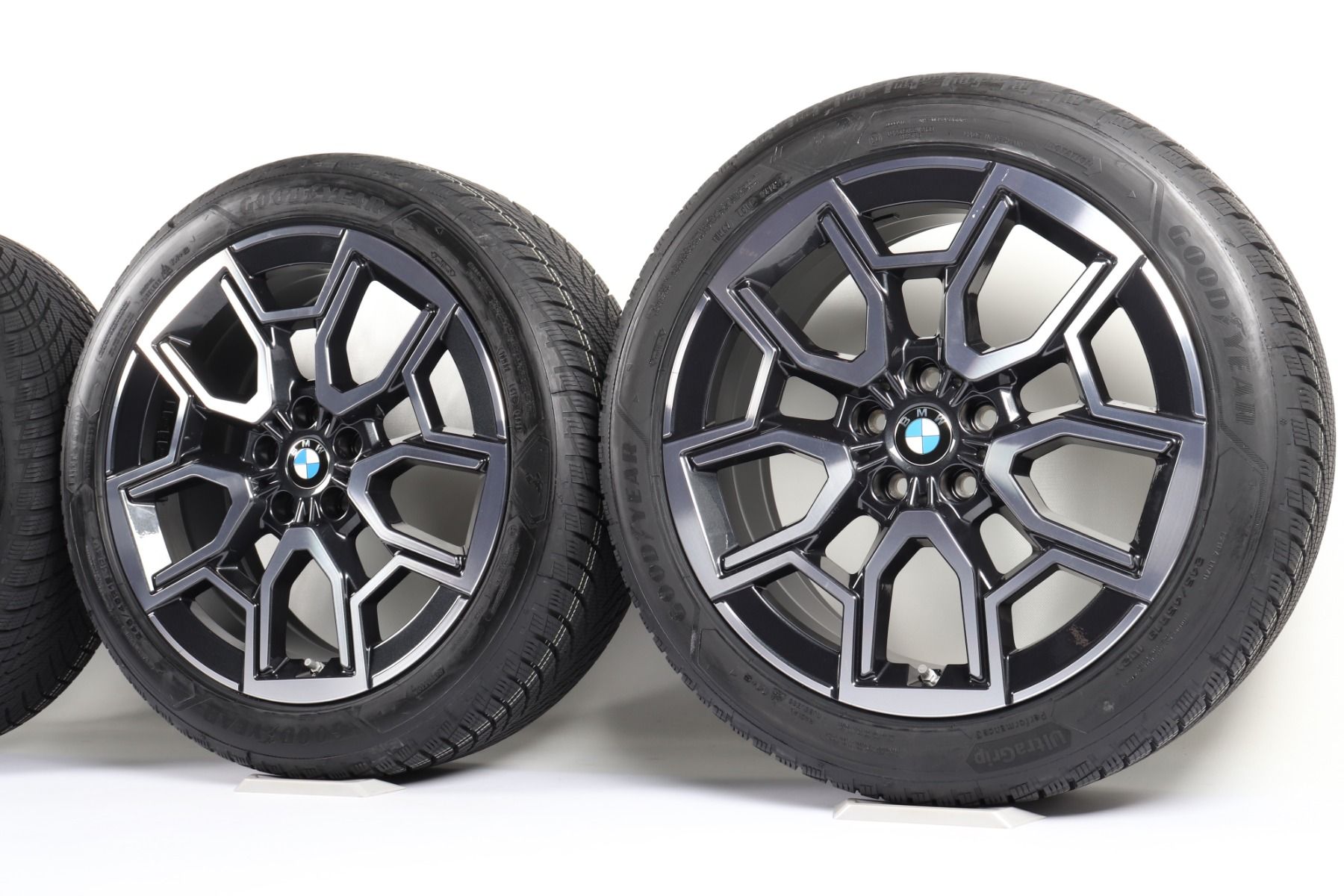 BMW Winterkompletträder X1 U11 iX1 U11 X2 U10 iX2 U10 19 Zoll Styling 867 V-Speiche