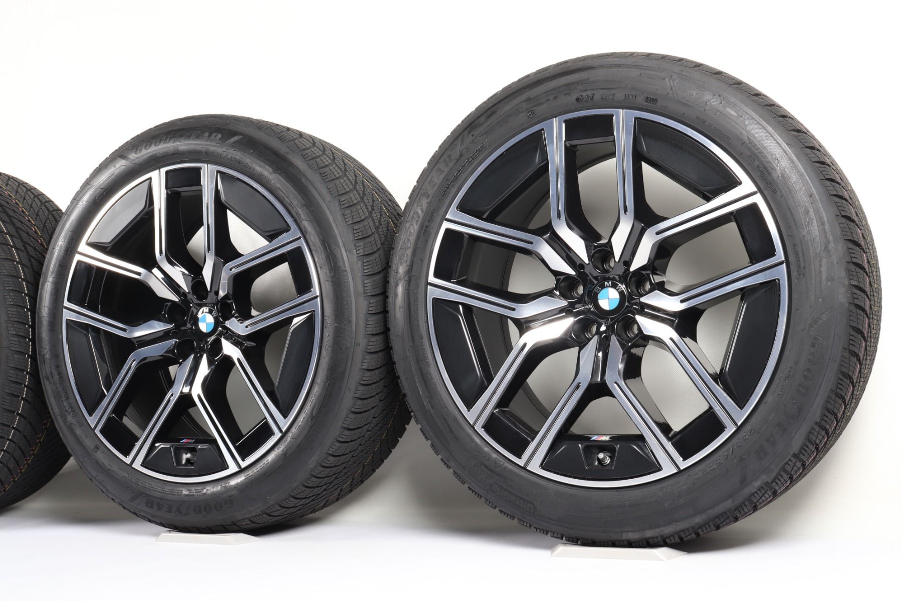 BMW Winterkompletträder 7er G70 i7 G70 X3 G45 20 Zoll Styling 907 M V-Speiche