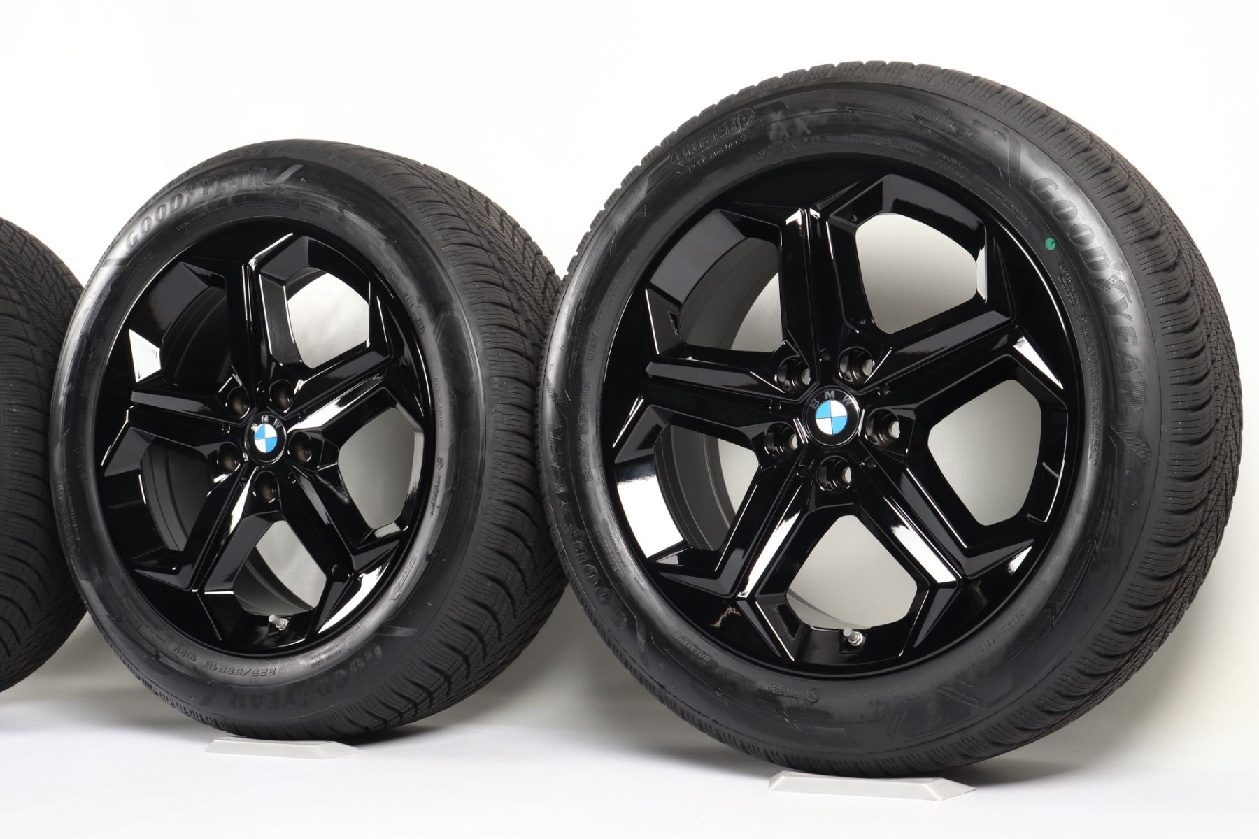 BMW Winterkompletträder X1 U11 iX1 U11 X2 U10 iX2 U10 18 Zoll Styling 865 Sternspeiche