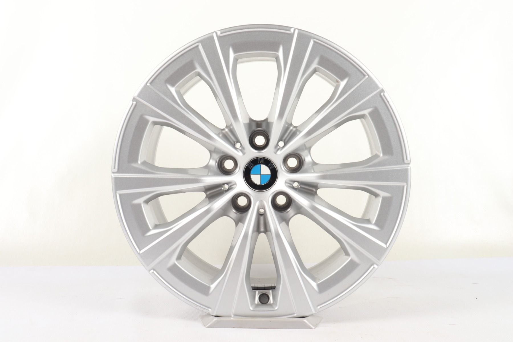1x BMW Alufelge 3er G20 G21 2er G42 4er G22 G23 17 Zoll Styling 775 V-Speiche