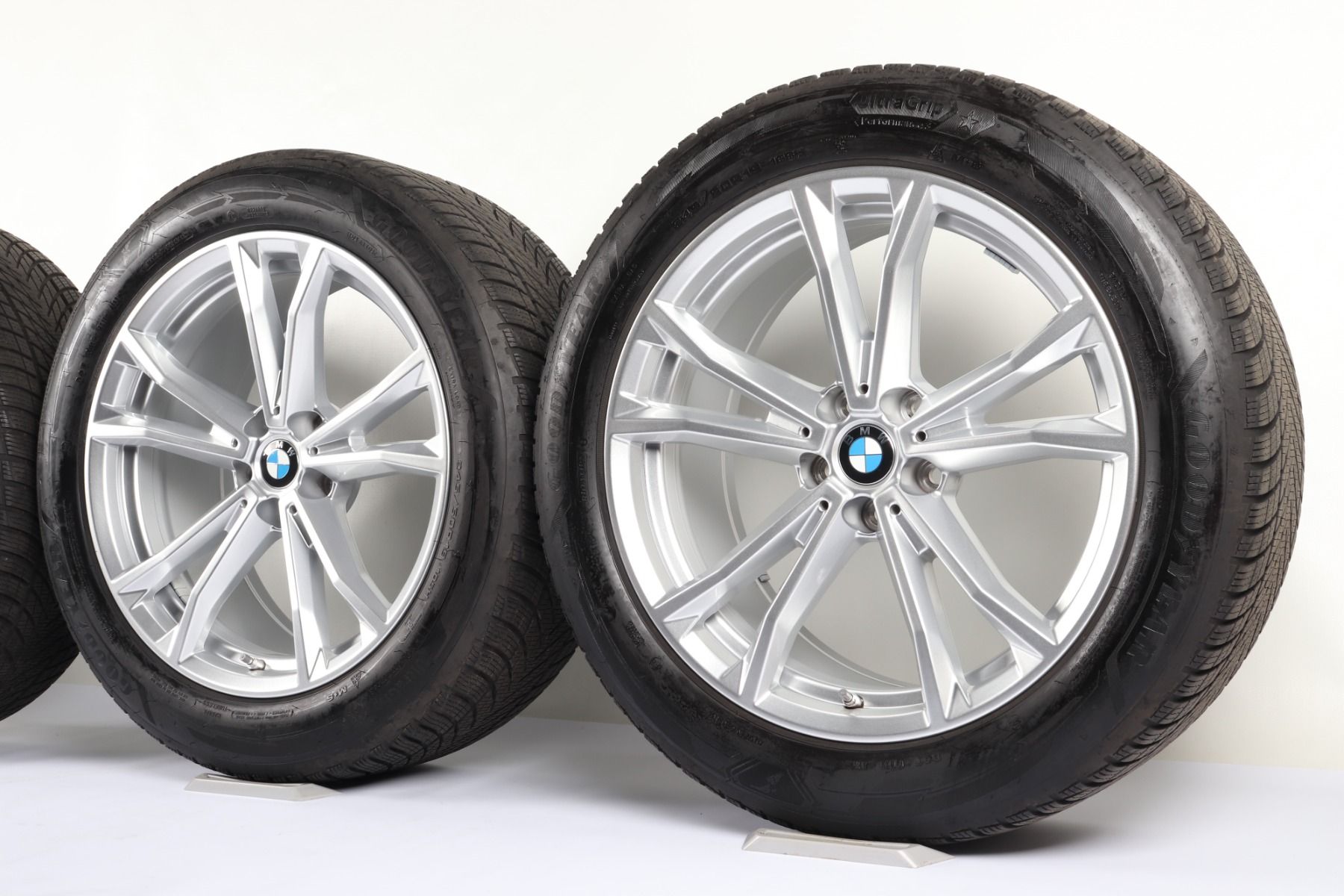BMW Winterkompletträder 7er G70 i7 G70 X3 G45 19 Zoll Styling 903 Doppelspeiche