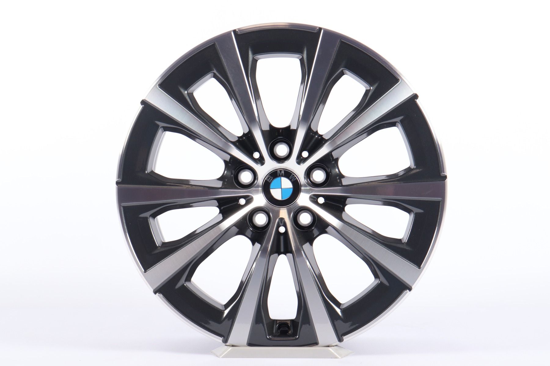 1x BMW Alufelge 3er G20 G21 2er G42 4er G22 G23 17 Zoll Styling 775 V-Speiche