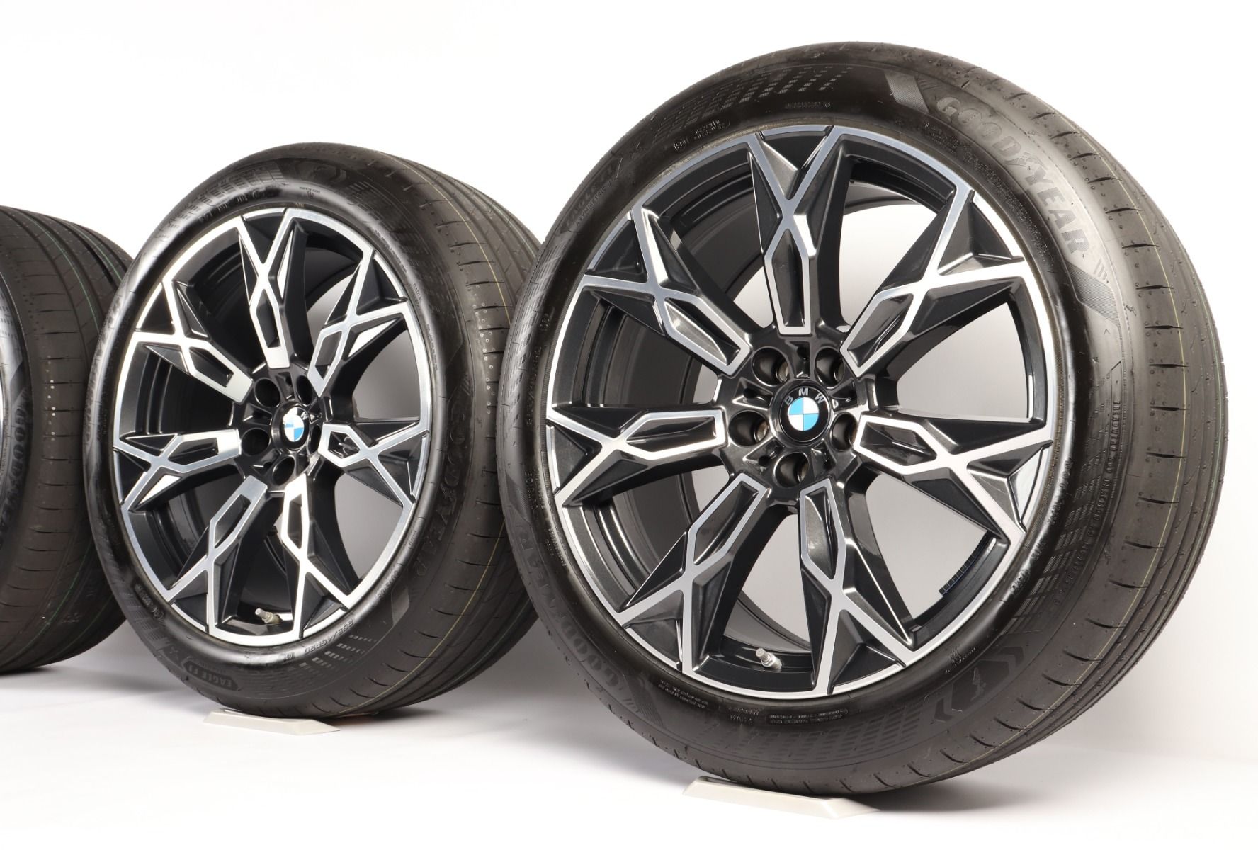 BMW Sommerkompletträder 7er G70 i7 G70 X3 G45 20 Zoll Styling 905 V-Speiche