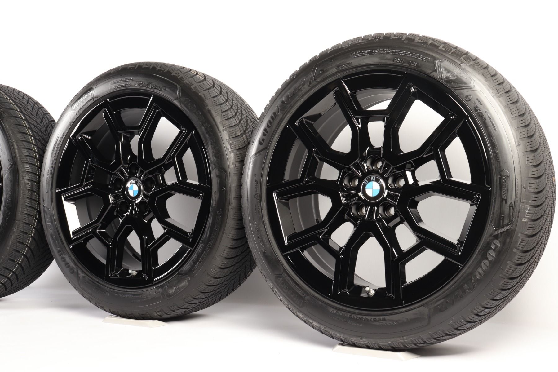 BMW Winterkompletträder X1 U11 iX1 U11 X2 U10 iX2 U10 19 Zoll Styling 867 V-Speiche