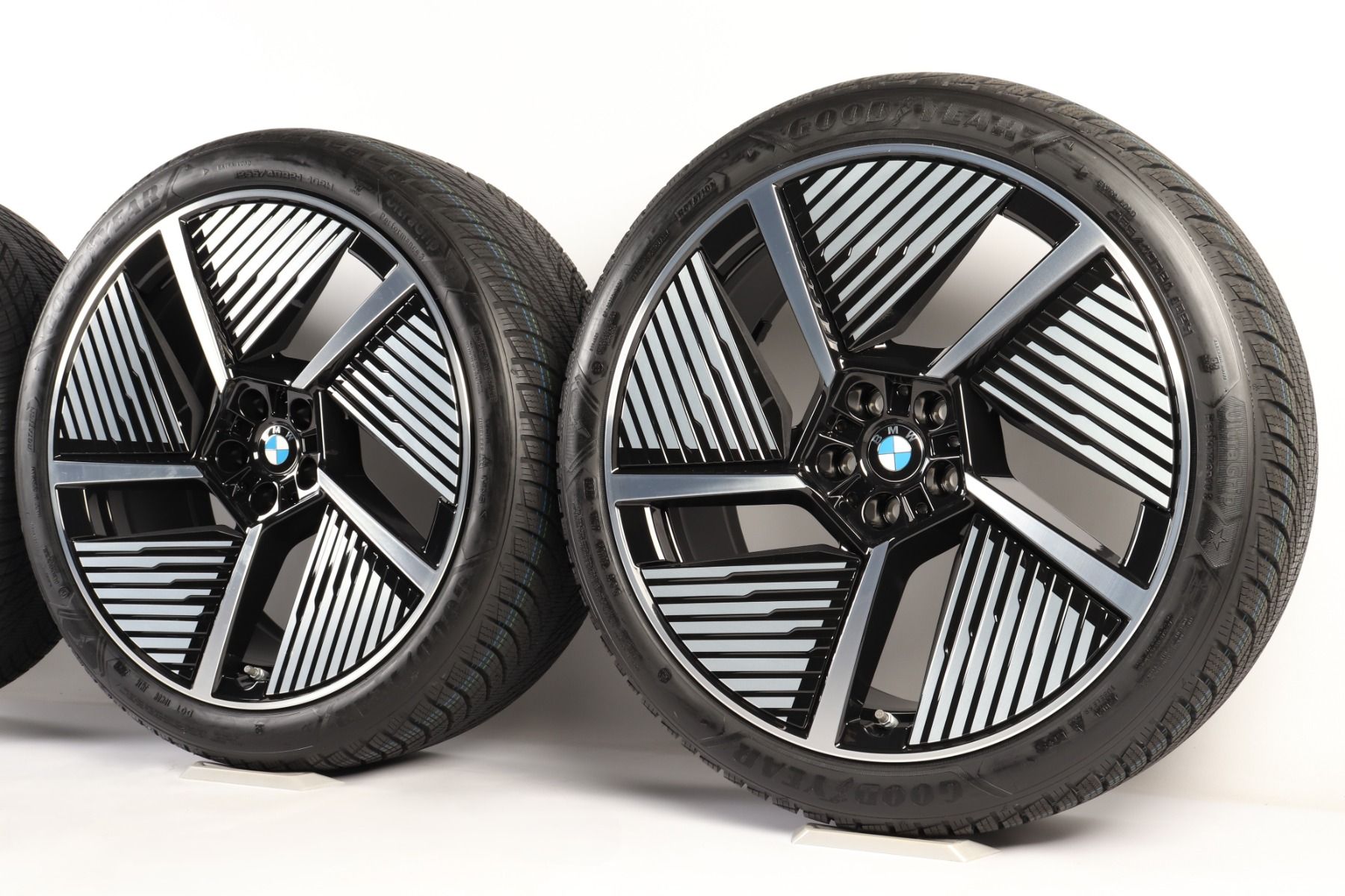 BMW Winterkompletträder iX3 NA5 iX4 NA7 21 Zoll Styling 1049 Aerodynamik Sternspeiche