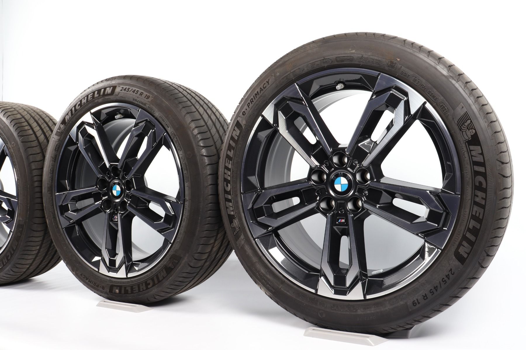 BMW Sommerkompletträder X1 U11 iX1 U11 X2 U10 19 Zoll Styling 871 M Doppelspeiche