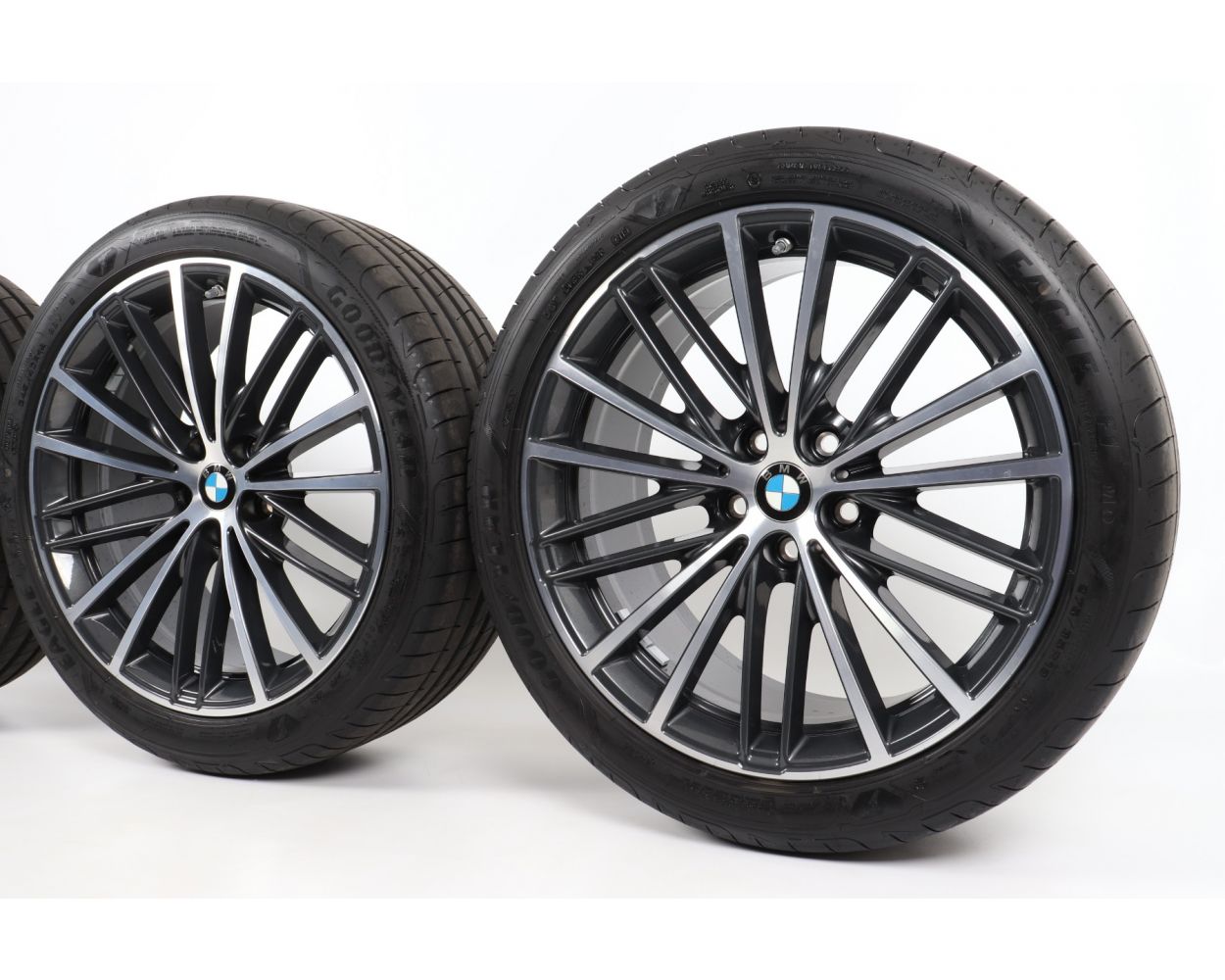 BMW Sommerkompletträder 5er G30 G31 19 Zoll Styling 635 V-Speiche