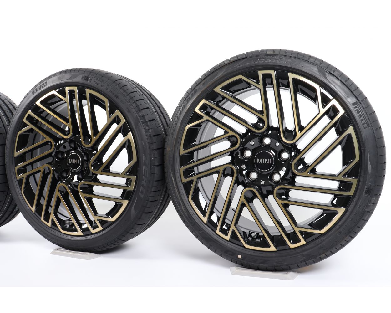 MINI Summer Wheels F54 Clubman 18 Inch Styling Untold Spoke 665